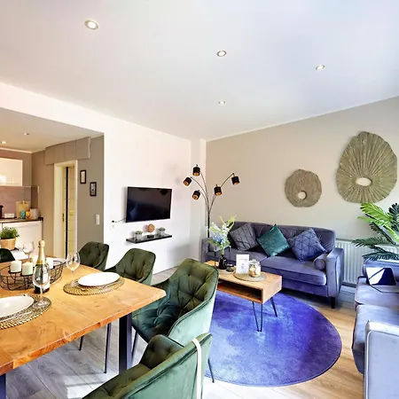 Peaceful City Garden Apartment